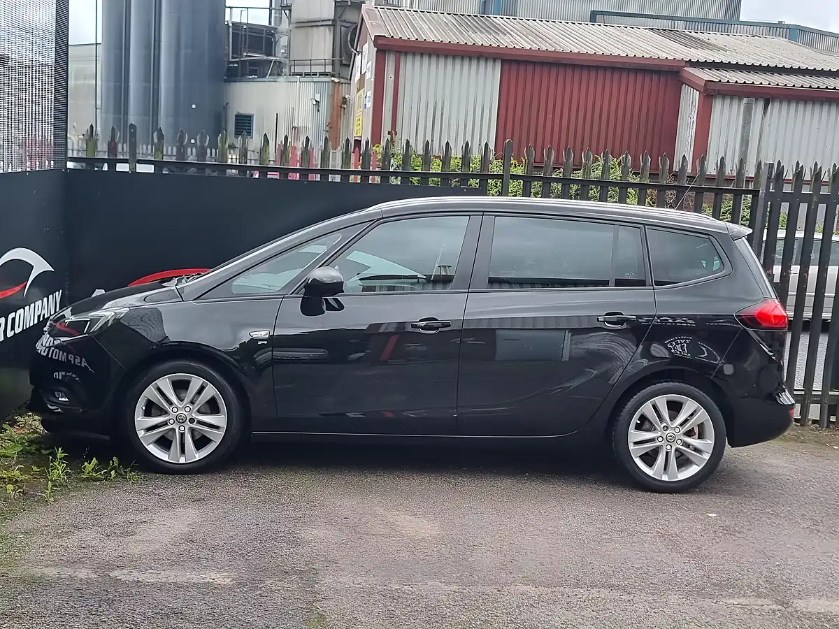 Used 2017 Vauxhall Zafira Tourer Sri Nav Black - Interior and Exterior details 4