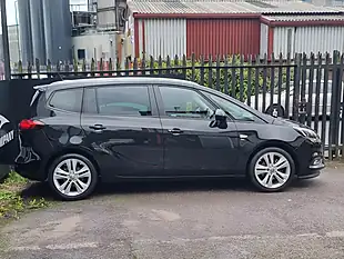 Used 2017 Vauxhall Zafira Tourer Sri Nav Black - Interior and Exterior details 5