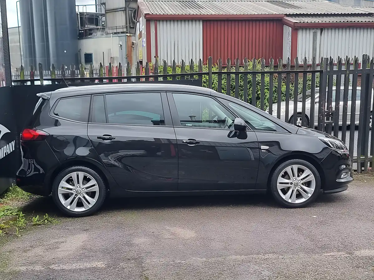 Used 2017 Vauxhall Zafira Tourer Sri Nav Black - Interior and Exterior details 5