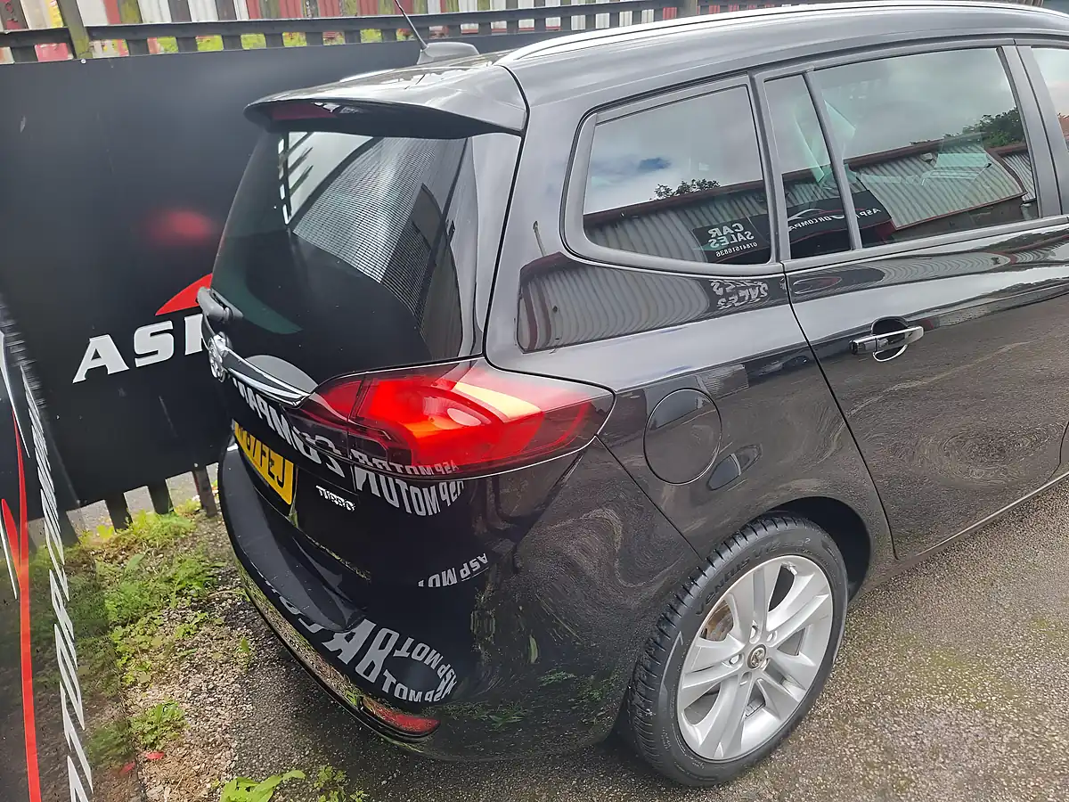 Used 2017 Vauxhall Zafira Tourer Sri Nav Black - Interior and Exterior details 9