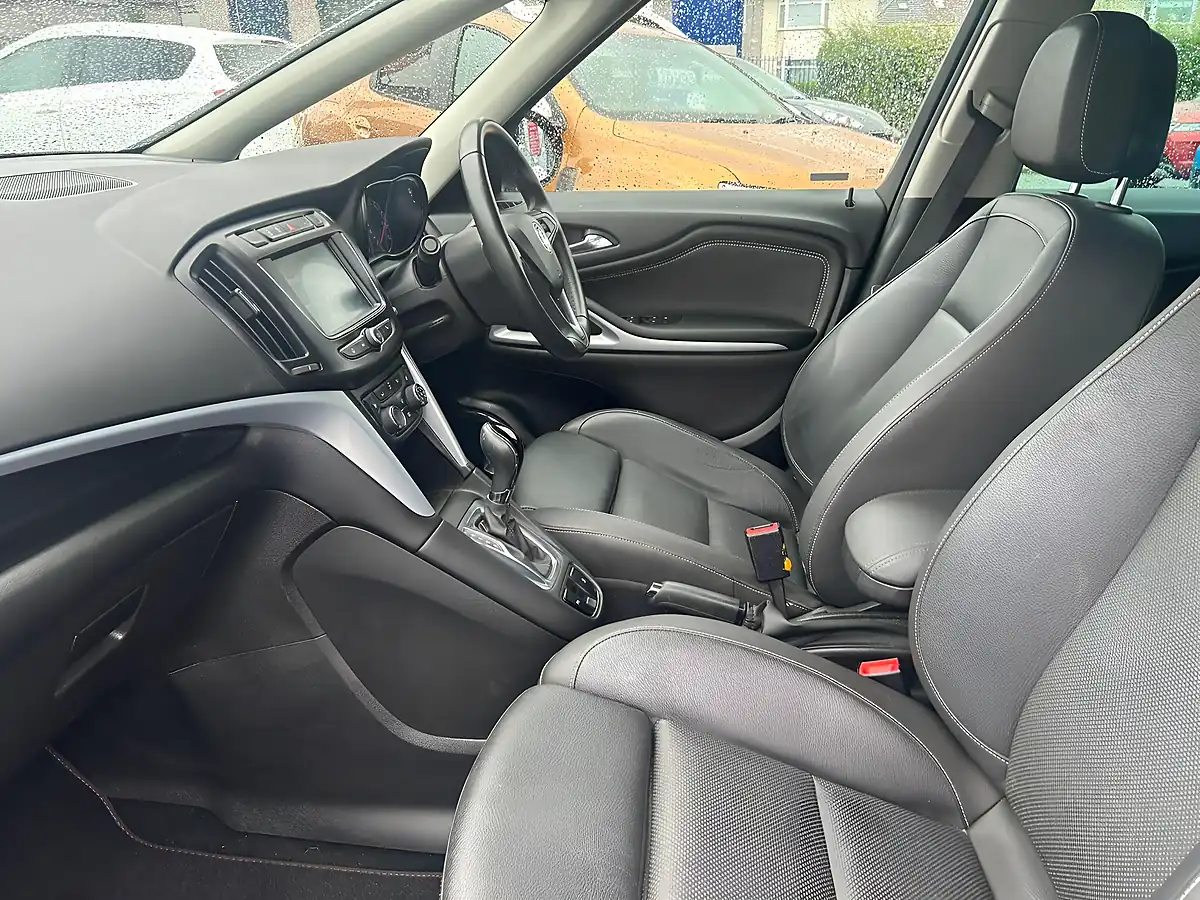 Used 2017 Vauxhall Zafira Tourer Sri Nav Silver - Interior and Exterior details 11