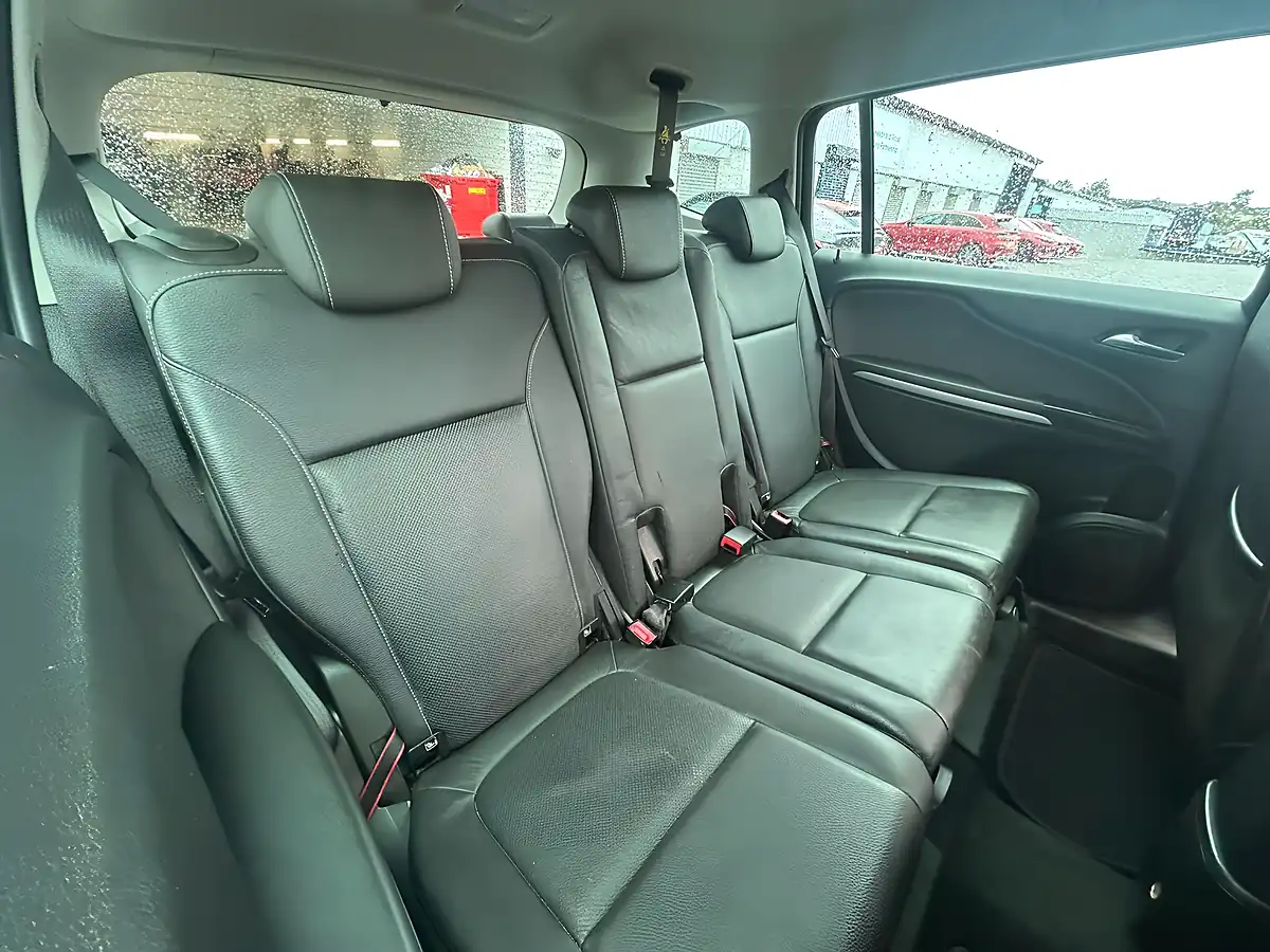 Used 2017 Vauxhall Zafira Tourer Sri Nav Silver - Interior and Exterior details 13