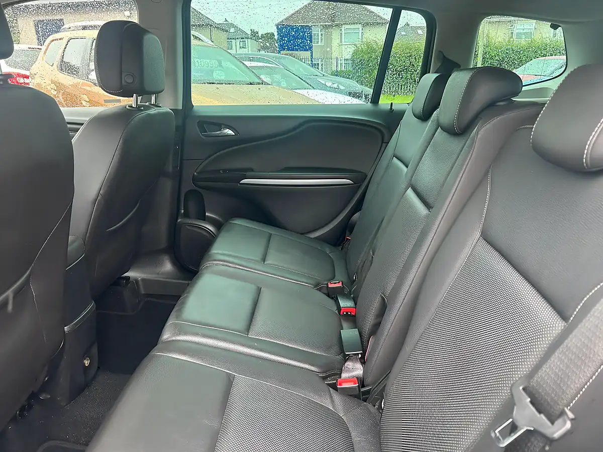Used 2017 Vauxhall Zafira Tourer Sri Nav Silver - Interior and Exterior details 14