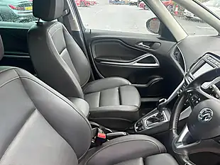 Used 2017 Vauxhall Zafira Tourer Sri Nav Silver - Interior and Exterior details 9
