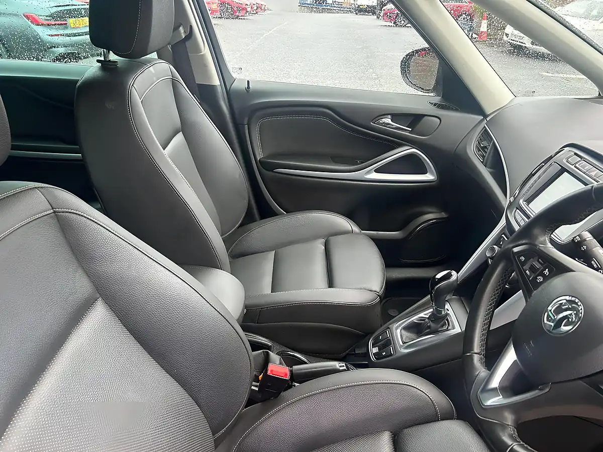 Used 2017 Vauxhall Zafira Tourer Sri Nav Silver - Interior and Exterior details 9