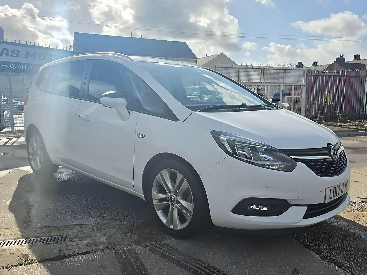 Used 2017 Vauxhall Zafira Tourer Sri Nav White - Front View