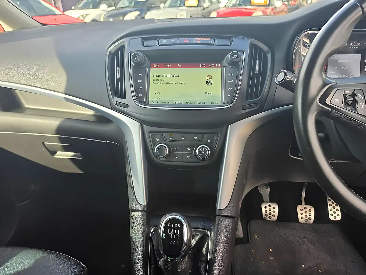 Used 2017 Vauxhall Zafira Tourer Sri Nav White - Interior and Exterior details 10