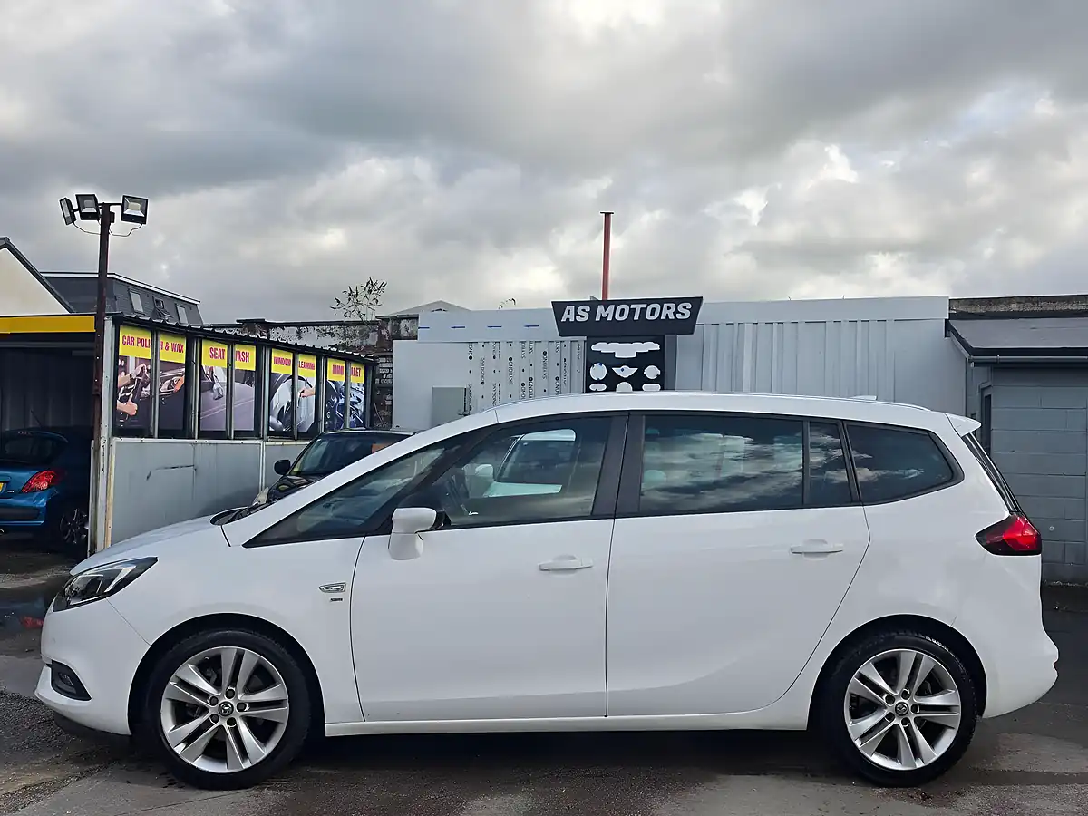 Used 2017 Vauxhall Zafira Tourer Sri Nav White - Interior and Exterior details 4