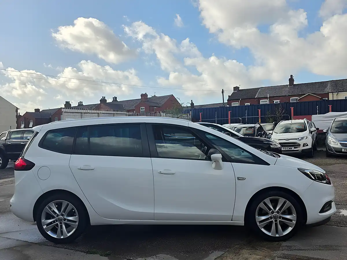 Used 2017 Vauxhall Zafira Tourer Sri Nav White - Interior and Exterior details 7