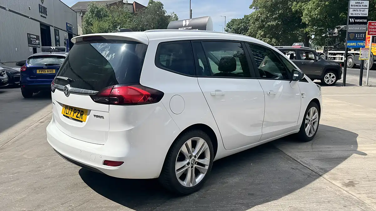 Used 2017 Vauxhall Zafira Tourer Sri White - Interior and Exterior details 4