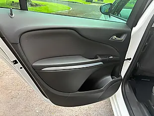 Used 2017 Vauxhall Zafira Tourer Sri White - Interior and Exterior details 10