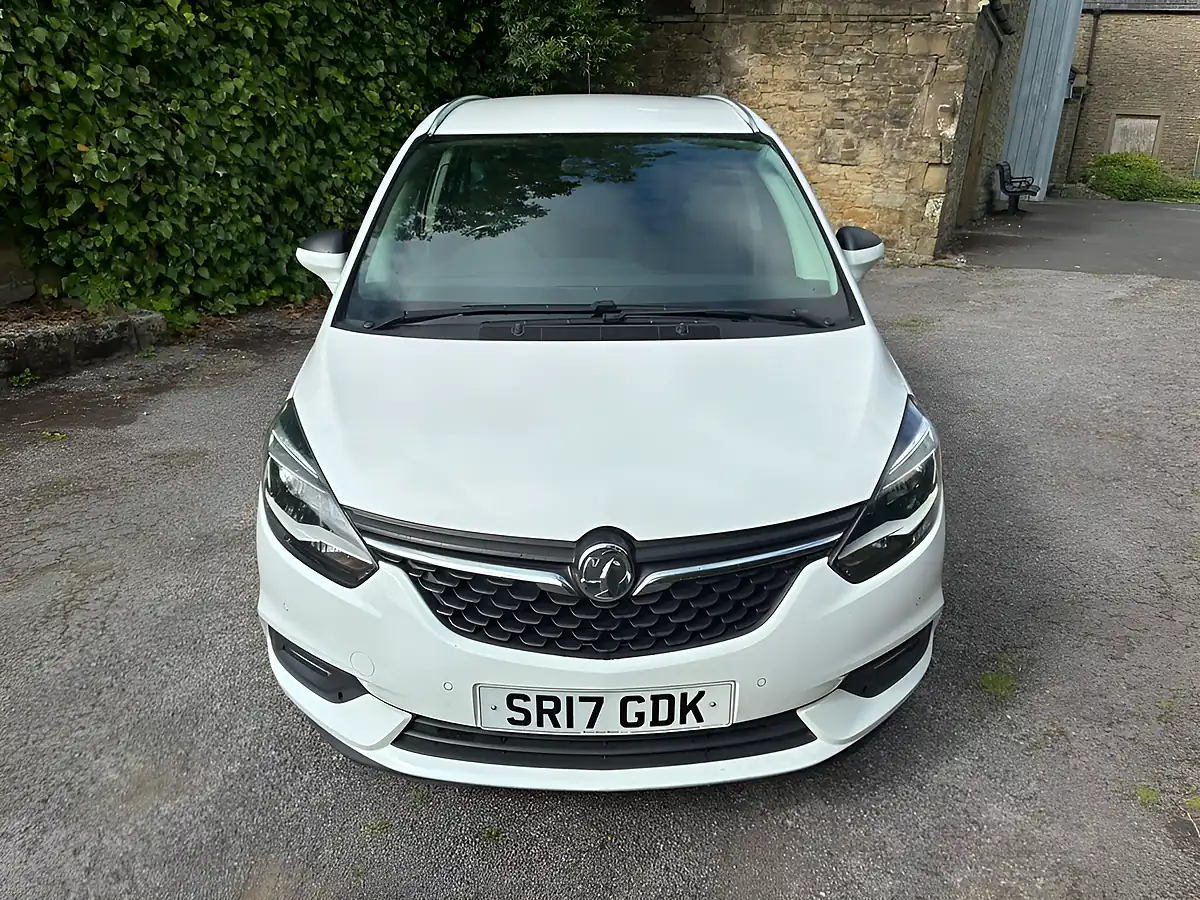 Used 2017 Vauxhall Zafira Tourer Sri White - Interior and Exterior details 15