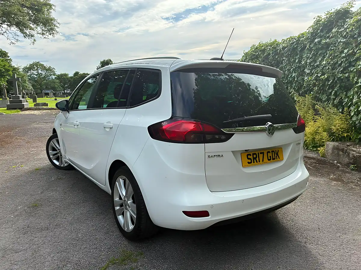 Used 2017 Vauxhall Zafira Tourer Sri White - Interior and Exterior details 17
