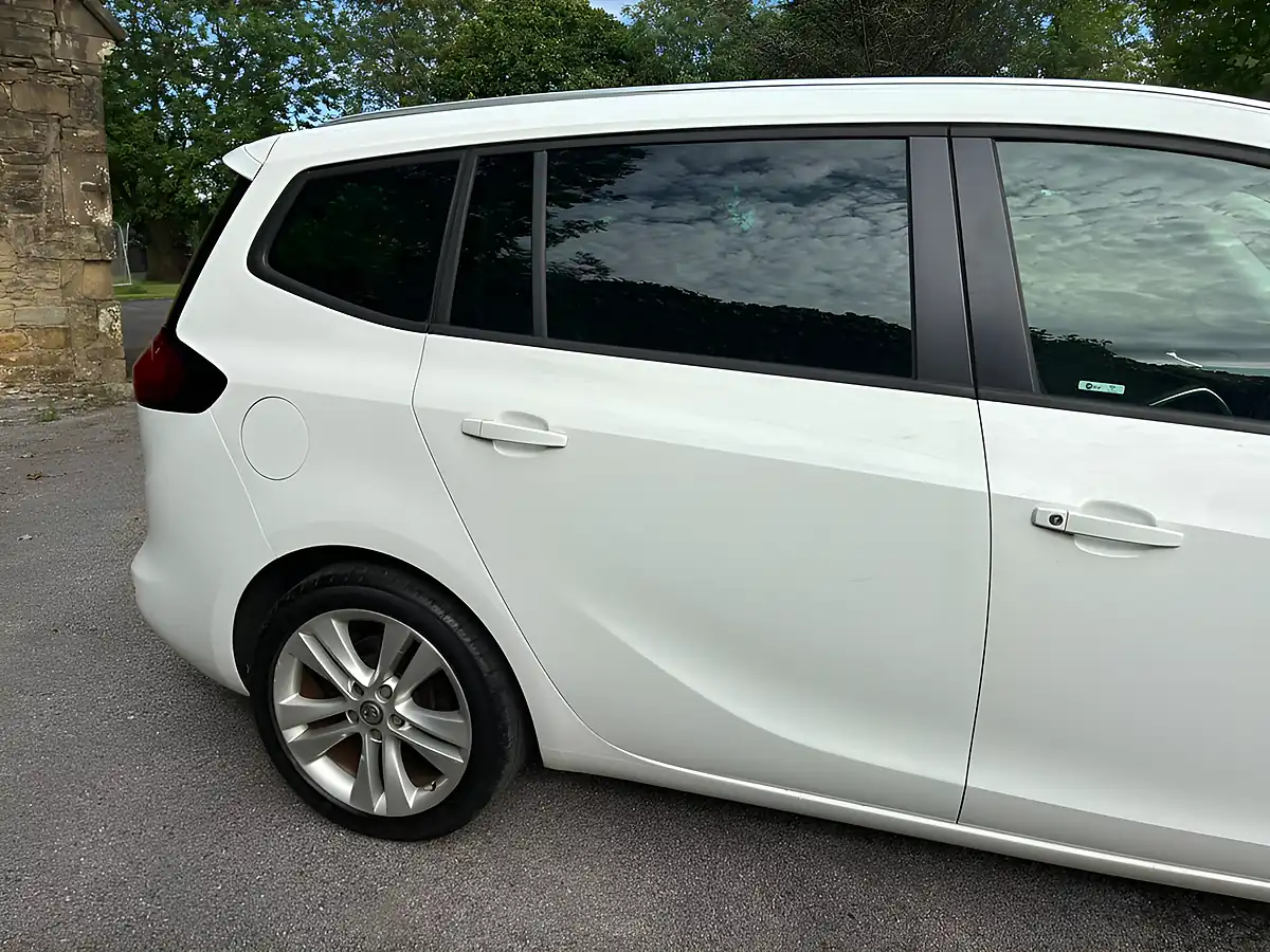 Used 2017 Vauxhall Zafira Tourer Sri White - Interior and Exterior details 19