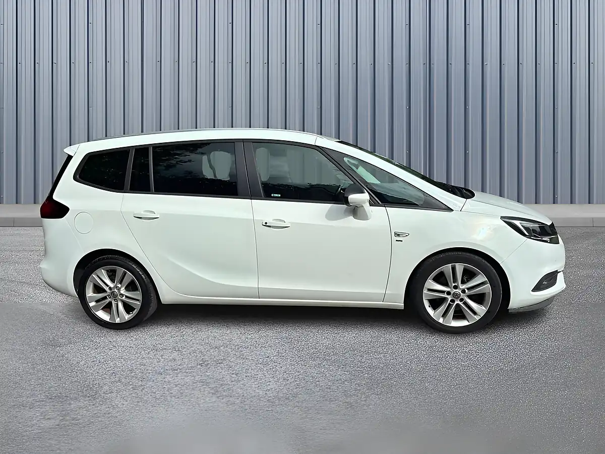 Used 2017 Vauxhall Zafira Tourer Sri White - Interior and Exterior details 7