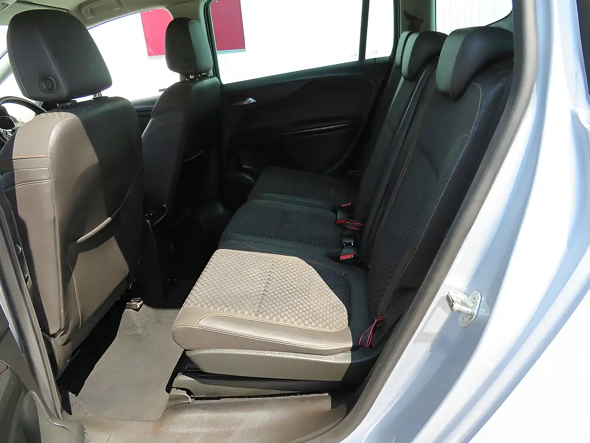 Used 2017 Vauxhall Zafira Tourer Tech Line Nav Silver - Interior and Exterior details 10