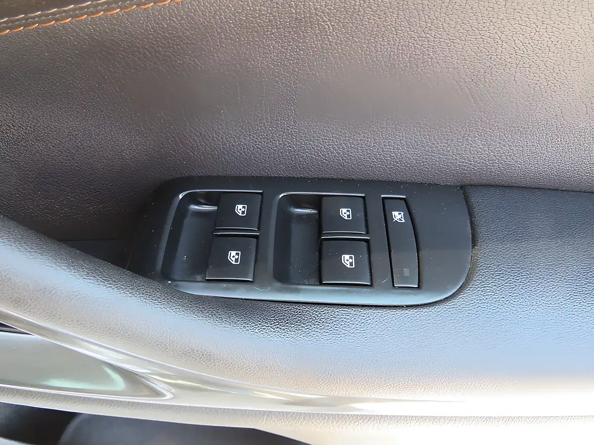 Used 2017 Vauxhall Zafira Tourer Tech Line Nav Silver - Interior and Exterior details 14