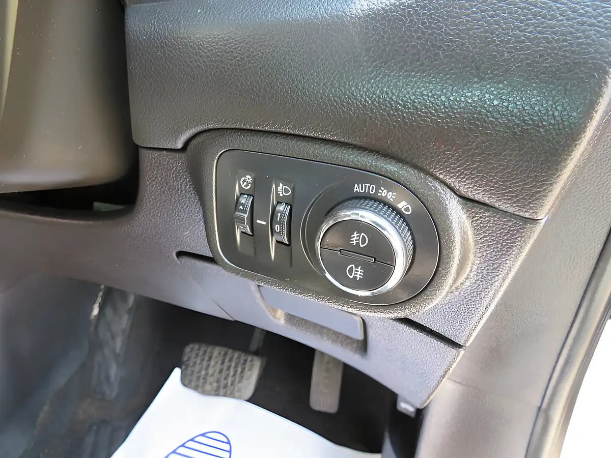 Used 2017 Vauxhall Zafira Tourer Tech Line Nav Silver - Interior and Exterior details 15
