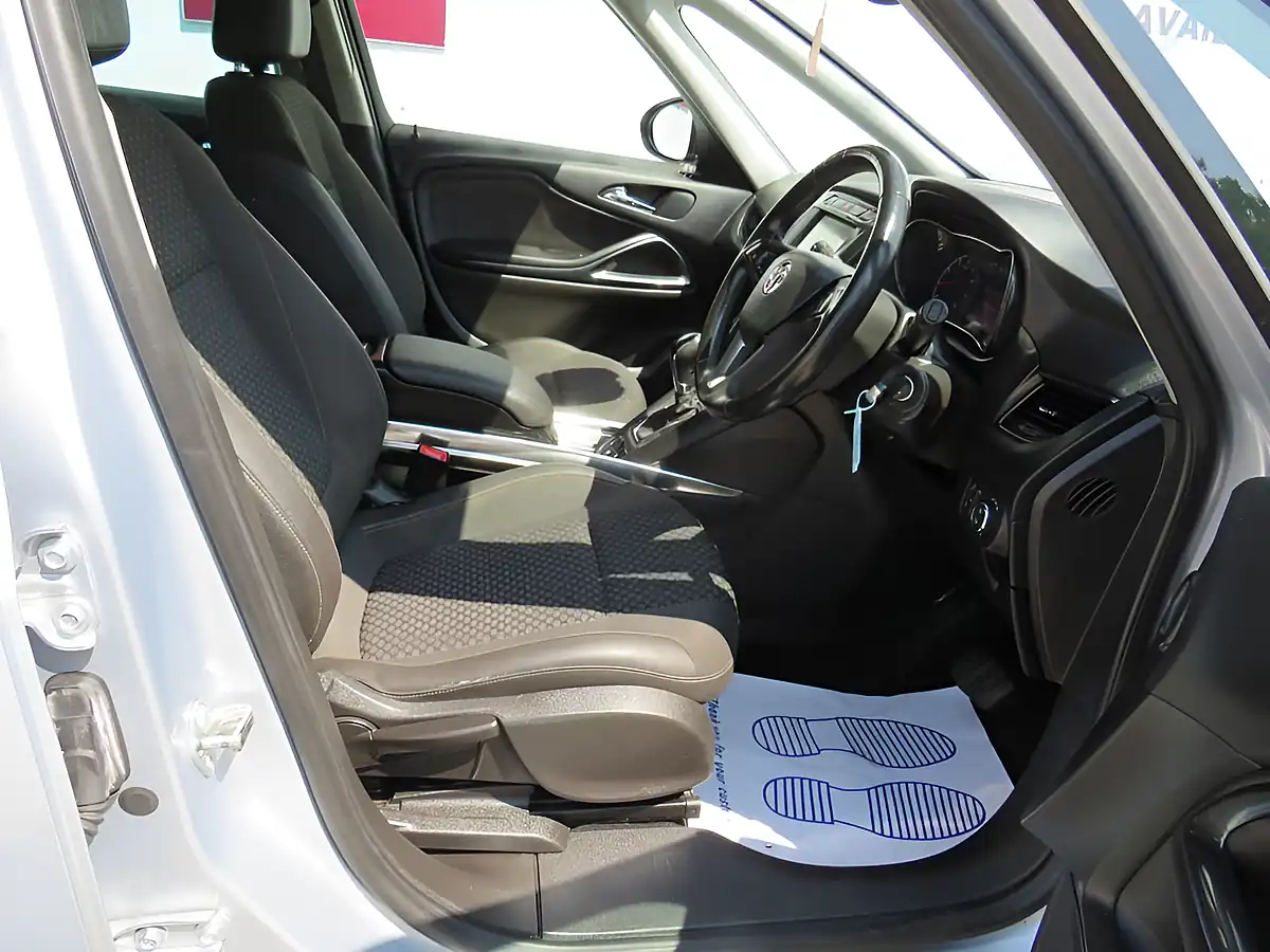 Used 2017 Vauxhall Zafira Tourer Tech Line Nav Silver - Interior and Exterior details 7