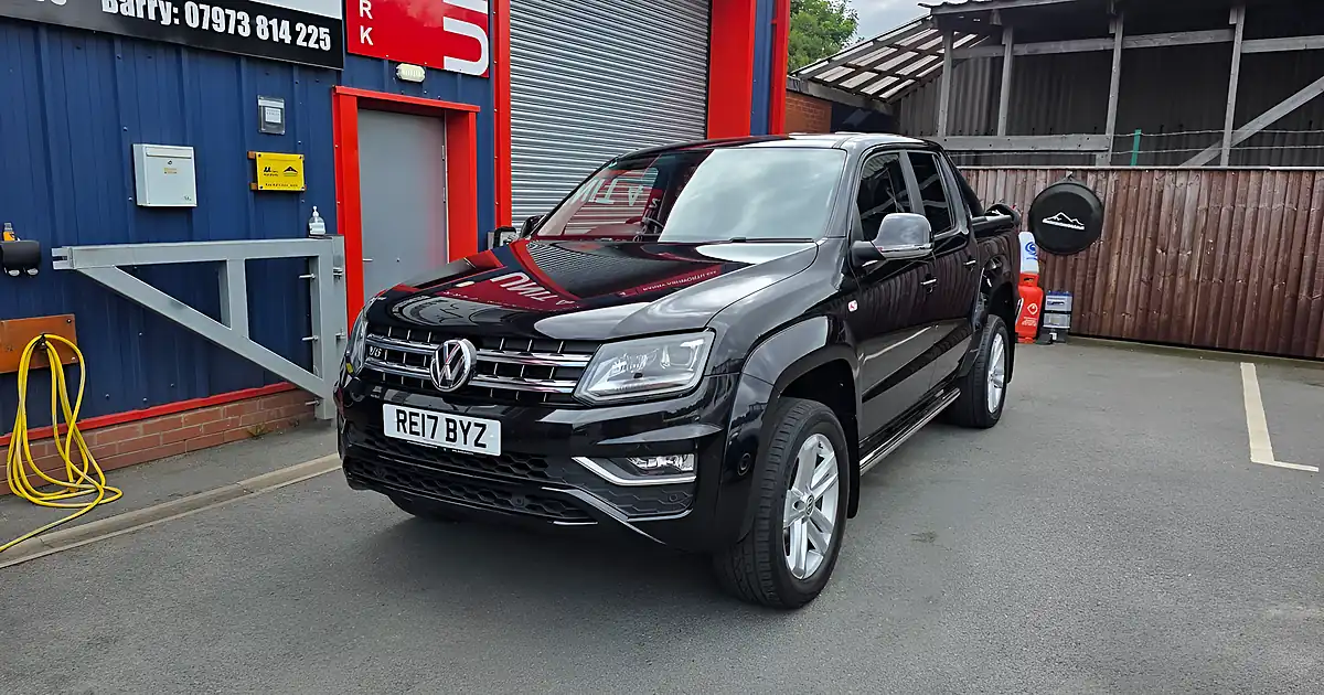 Used 2017 Volkswagen Amarok Highline Black - Front View