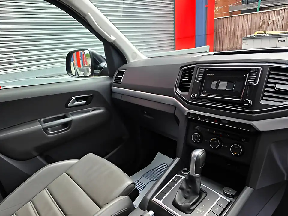Used 2017 Volkswagen Amarok Highline Black - Interior and Exterior details 11