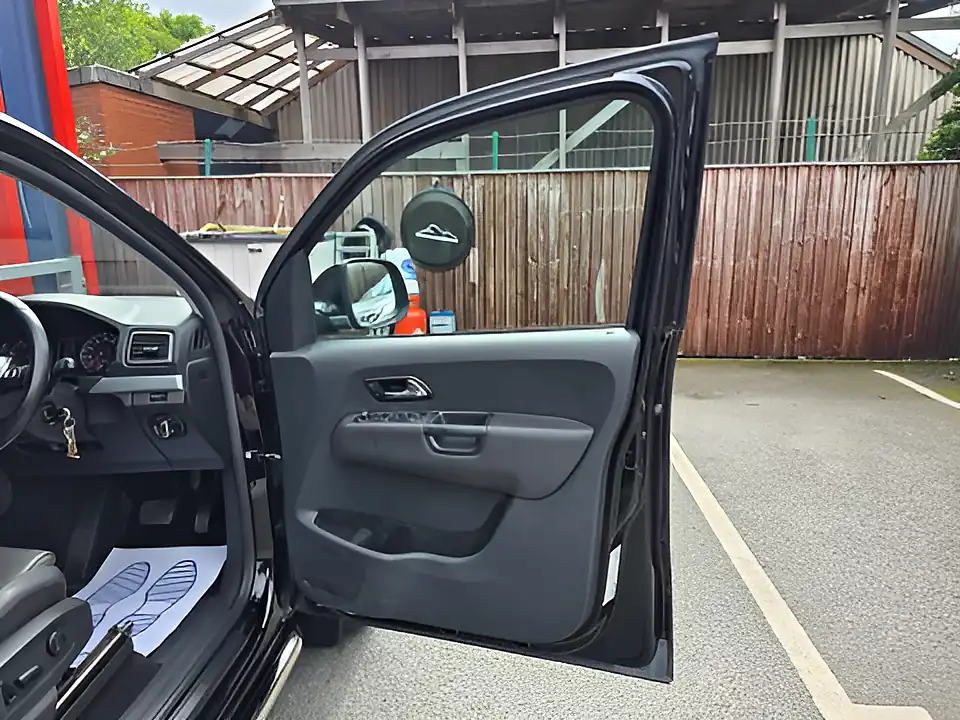 Used 2017 Volkswagen Amarok Highline Black - Interior and Exterior details 17