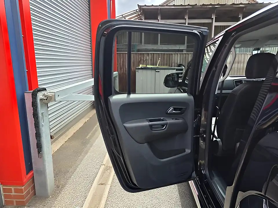 Used 2017 Volkswagen Amarok Highline Black - Interior and Exterior details 18