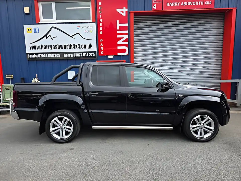 Used 2017 Volkswagen Amarok Highline Black - Interior and Exterior details 4