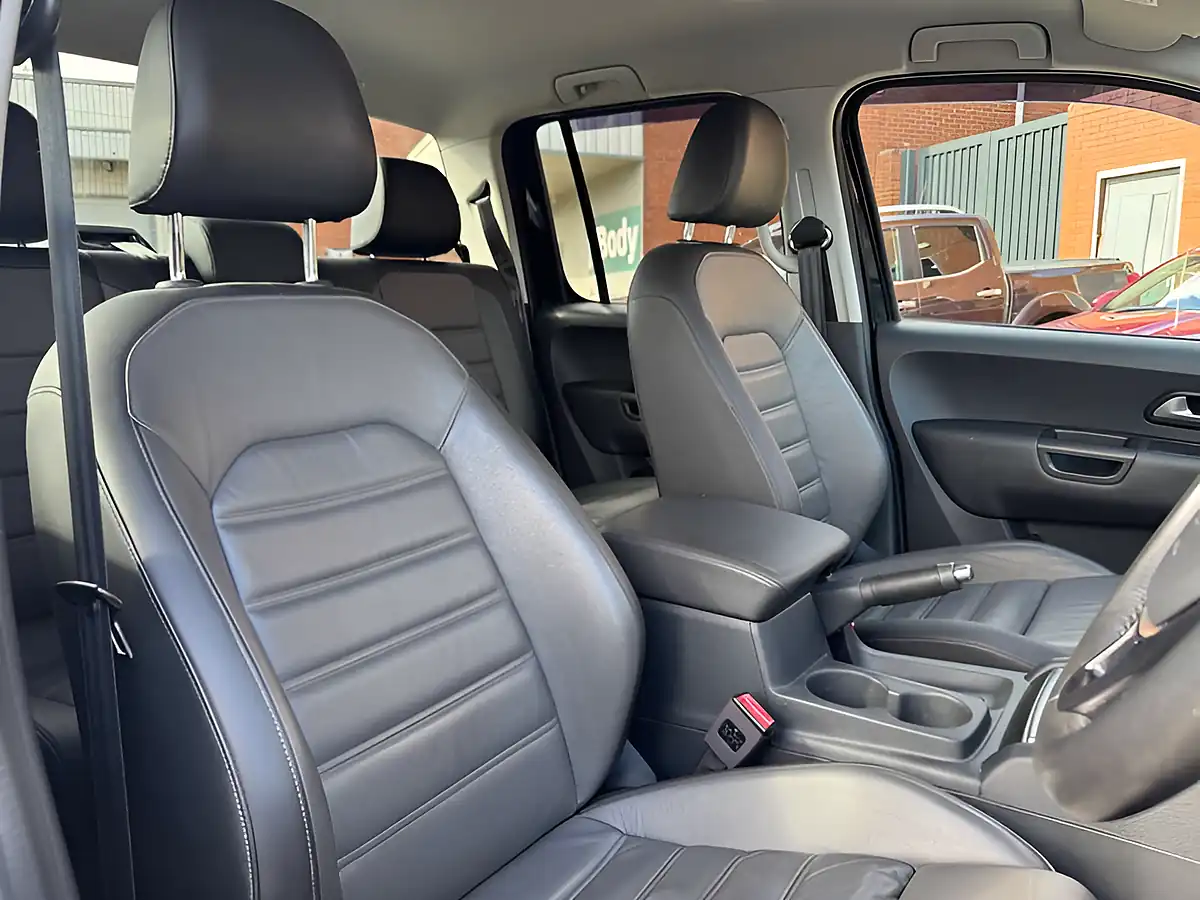Used 2017 Volkswagen Amarok Highline Deep Black - Interior and Exterior details 13