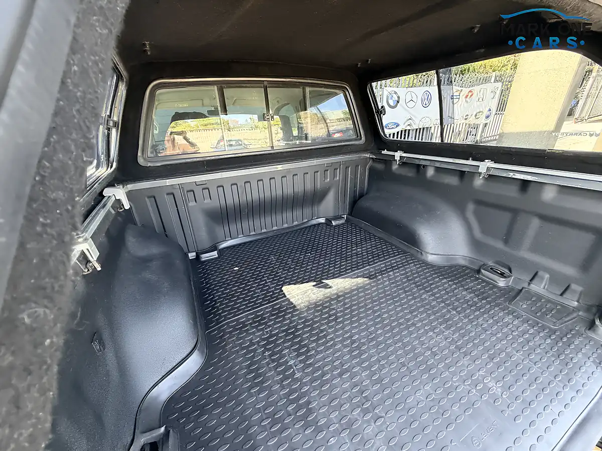 Used 2017 Volkswagen Amarok Highline Grey - Interior and Exterior details 15