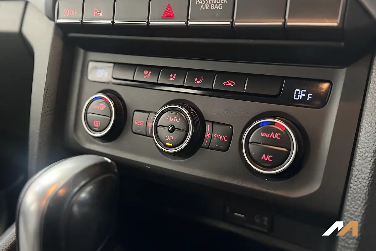 Used 2017 Volkswagen Amarok Highline Silver - Interior and Exterior details 20