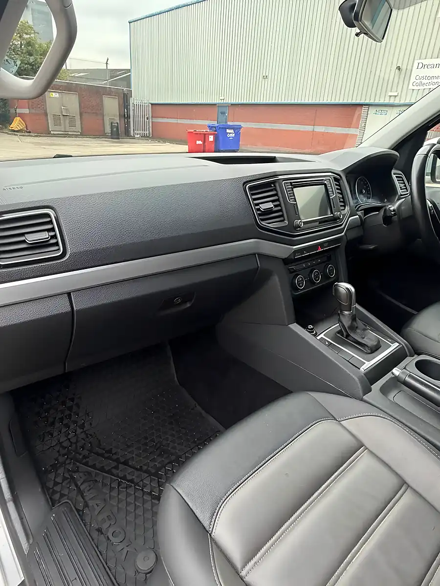 Used 2017 Volkswagen Amarok Highline Silver - Interior and Exterior details 9