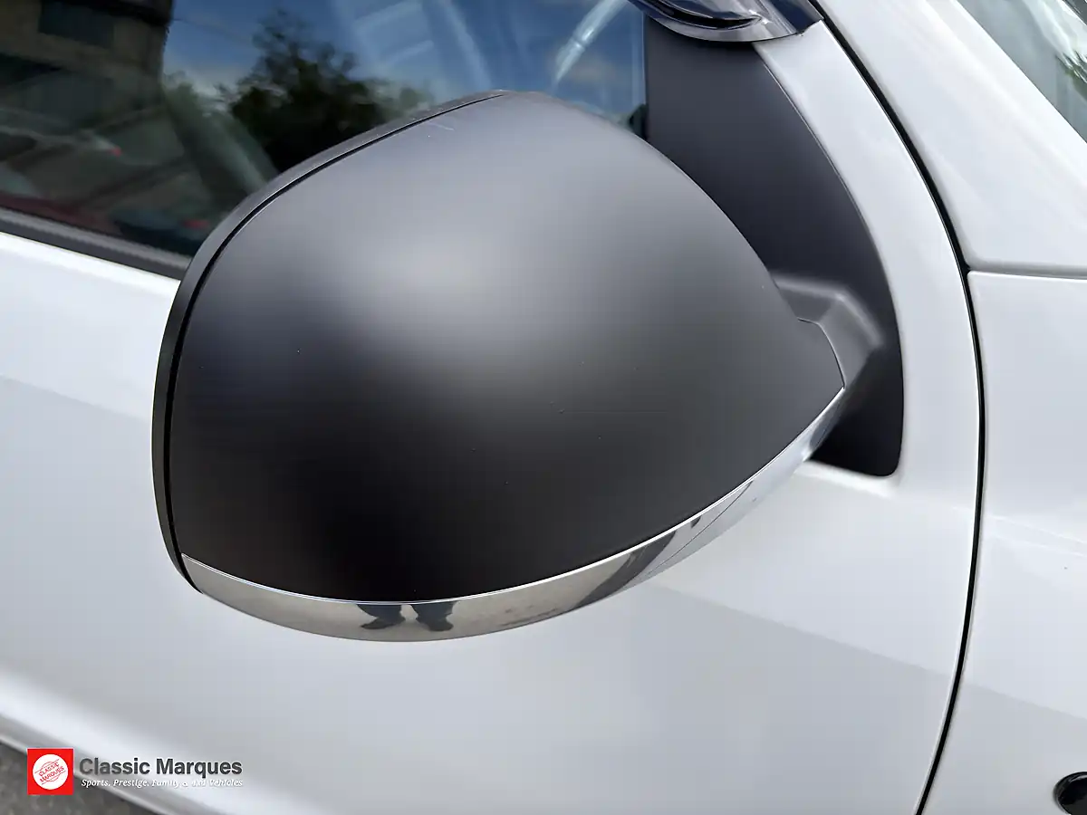 Used 2017 Volkswagen Amarok Highline White - Interior and Exterior details 12