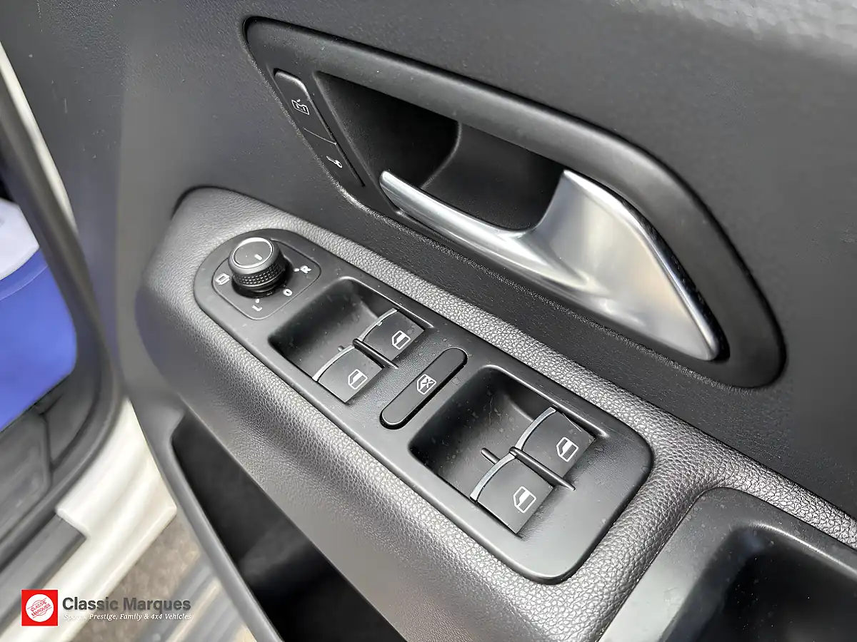 Used 2017 Volkswagen Amarok Highline White - Interior and Exterior details 15