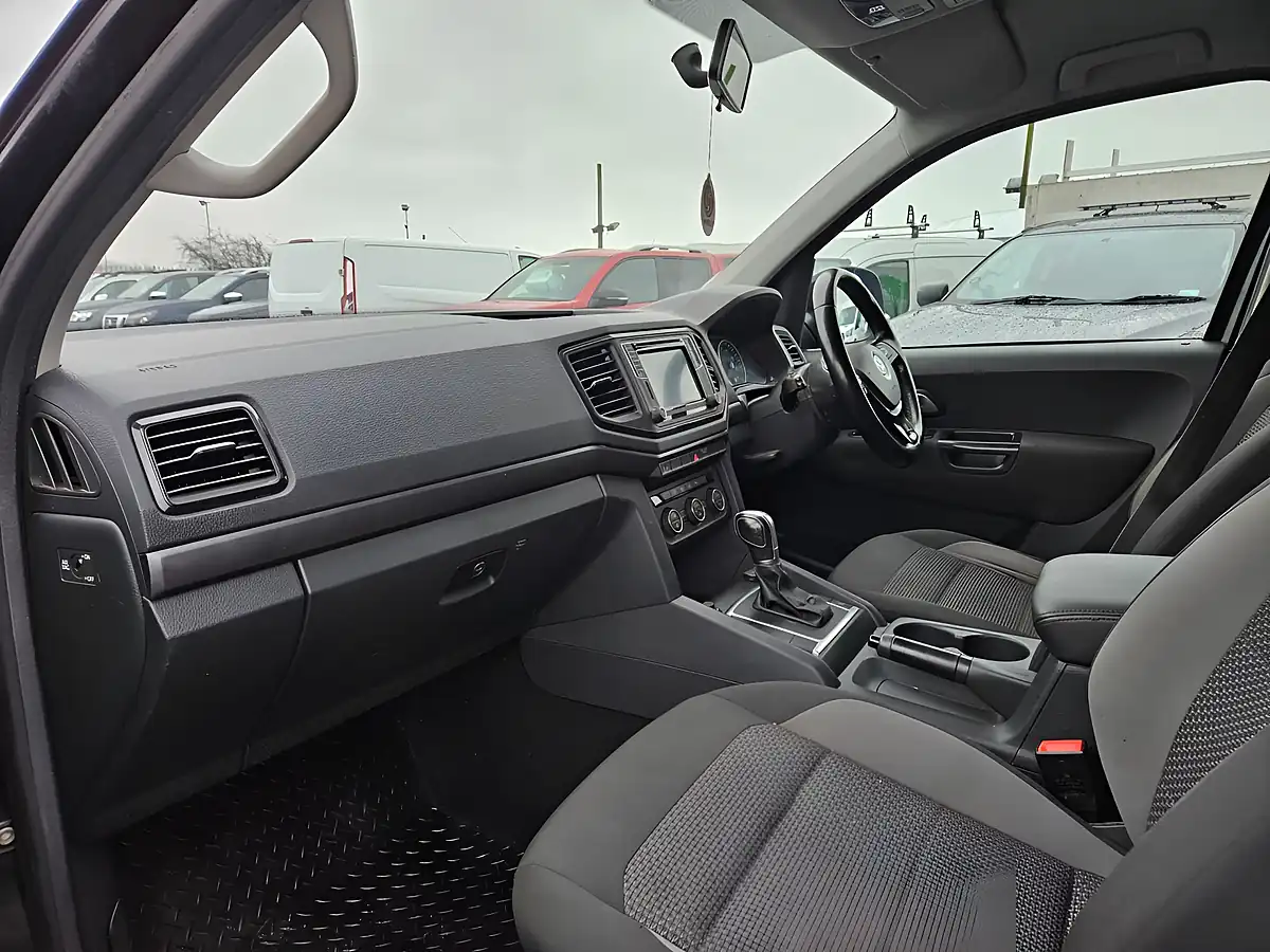Used 2017 Volkswagen Amarok Trendline Black - Interior and Exterior details 11