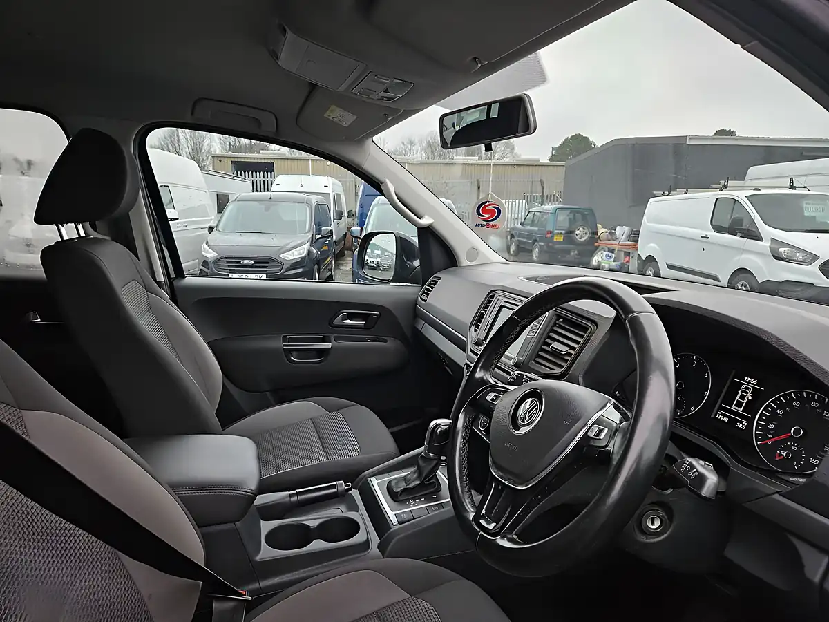 Used 2017 Volkswagen Amarok Trendline Black - Interior and Exterior details 12