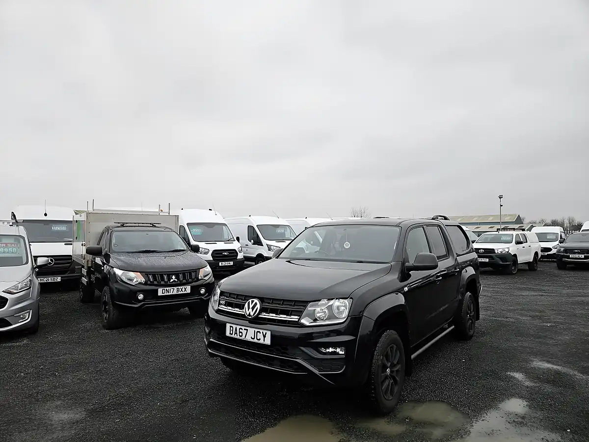 Used 2017 Volkswagen Amarok Trendline Black - Interior and Exterior details 4
