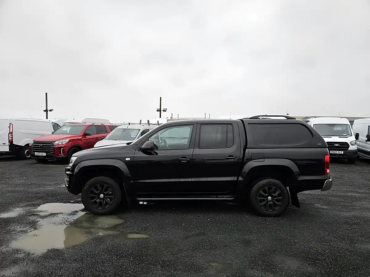 Used 2017 Volkswagen Amarok Trendline Black - Interior and Exterior details 5