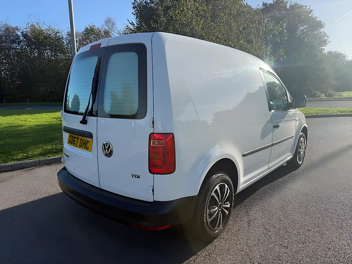 Used 2017 Volkswagen Caddy Bluemotion Tech Startline Swb White - Interior and Exterior details 3