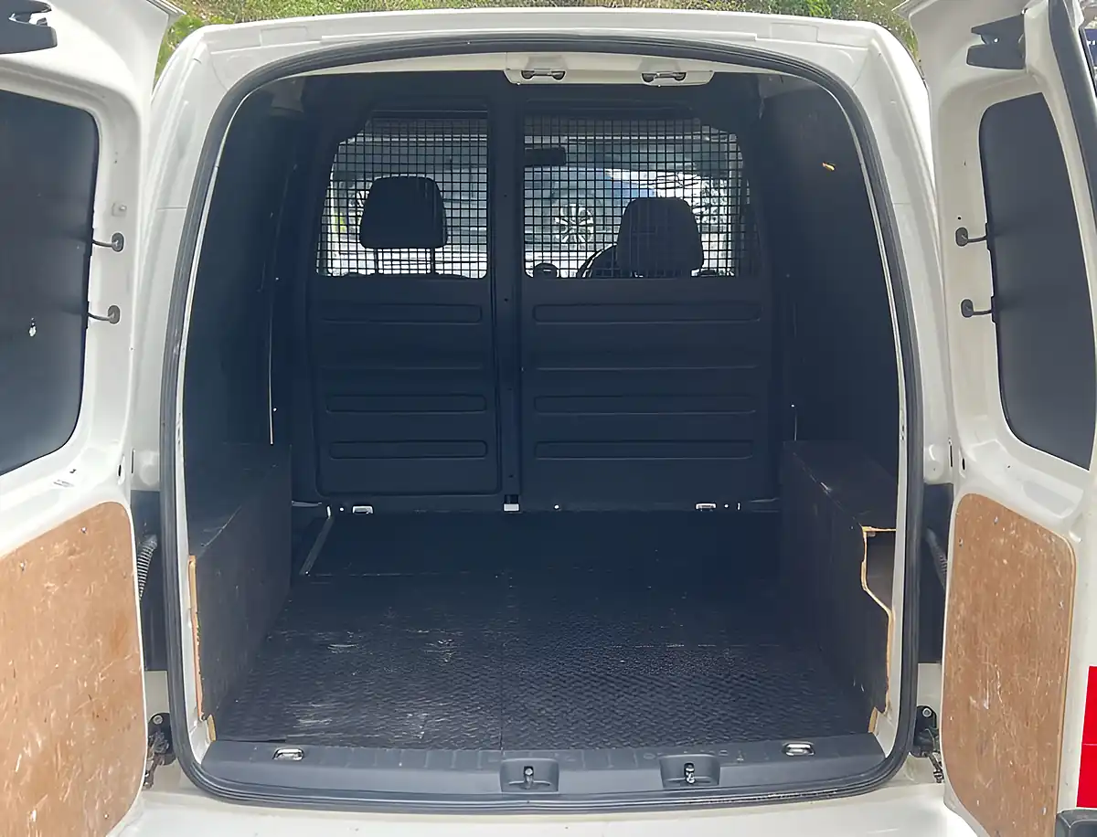 Used 2017 Volkswagen Caddy C20 Startline Candy White - Interior and Exterior details 11
