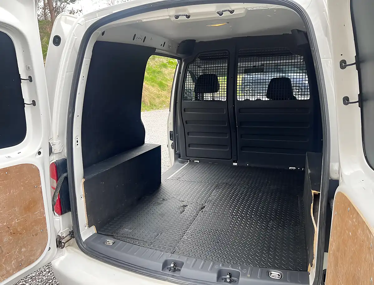 Used 2017 Volkswagen Caddy C20 Startline Candy White - Interior and Exterior details 13