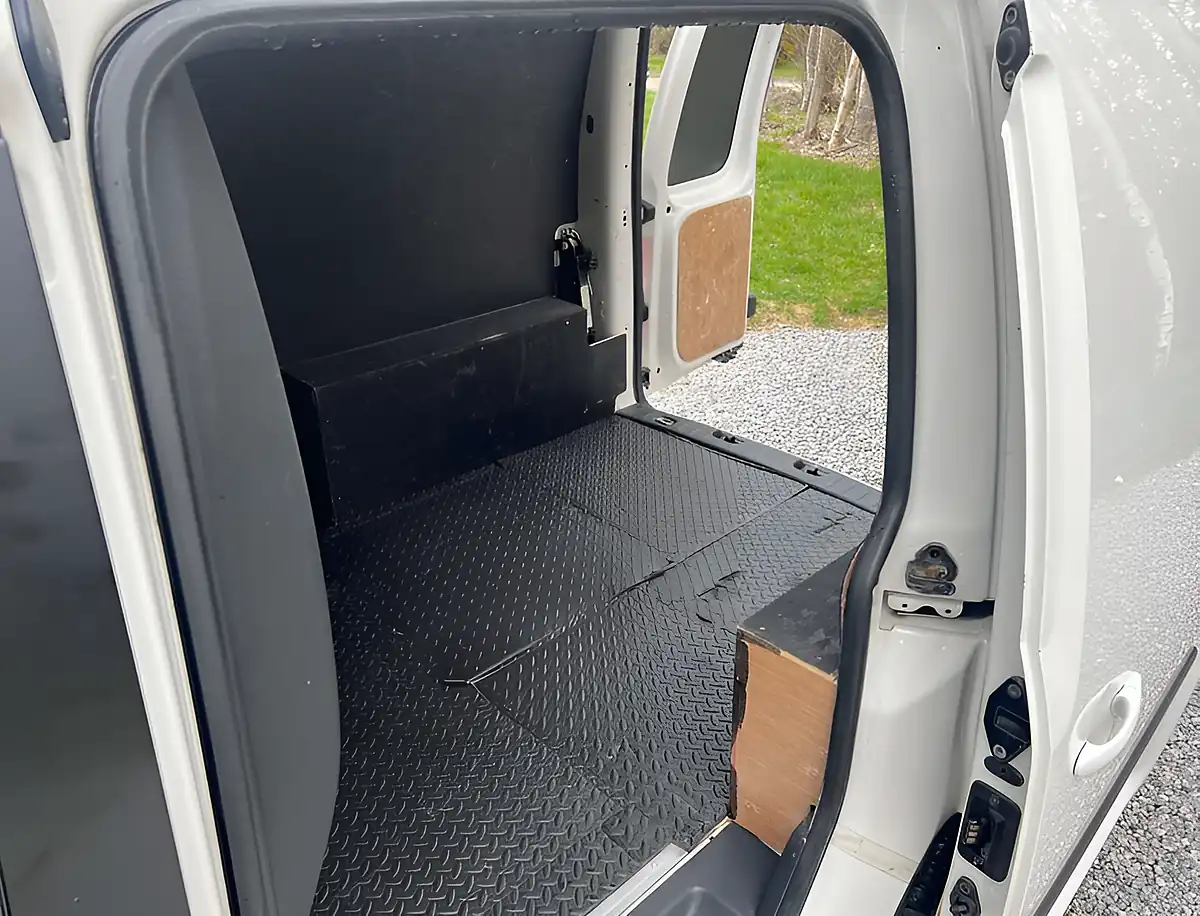 Used 2017 Volkswagen Caddy C20 Startline Candy White - Interior and Exterior details 14