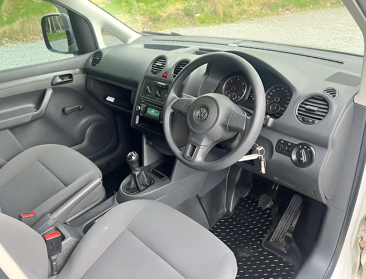 Used 2017 Volkswagen Caddy C20 Startline Candy White - Interior and Exterior details 15