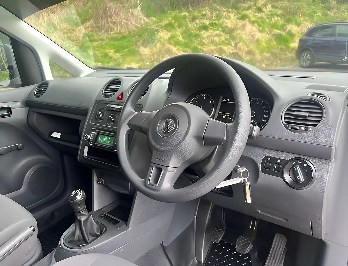 Used 2017 Volkswagen Caddy C20 Startline Candy White - Interior and Exterior details 16