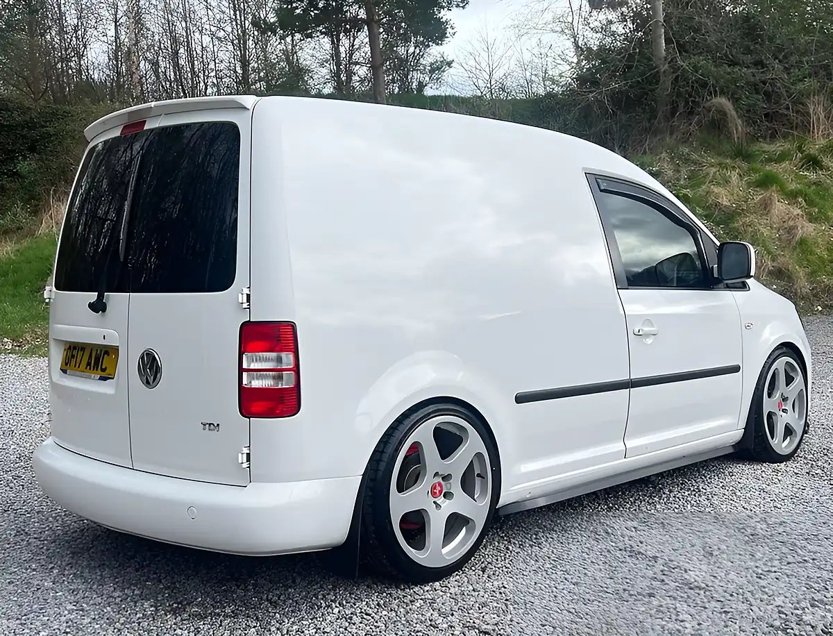 Used 2017 Volkswagen Caddy C20 Startline Candy White - Interior and Exterior details 3