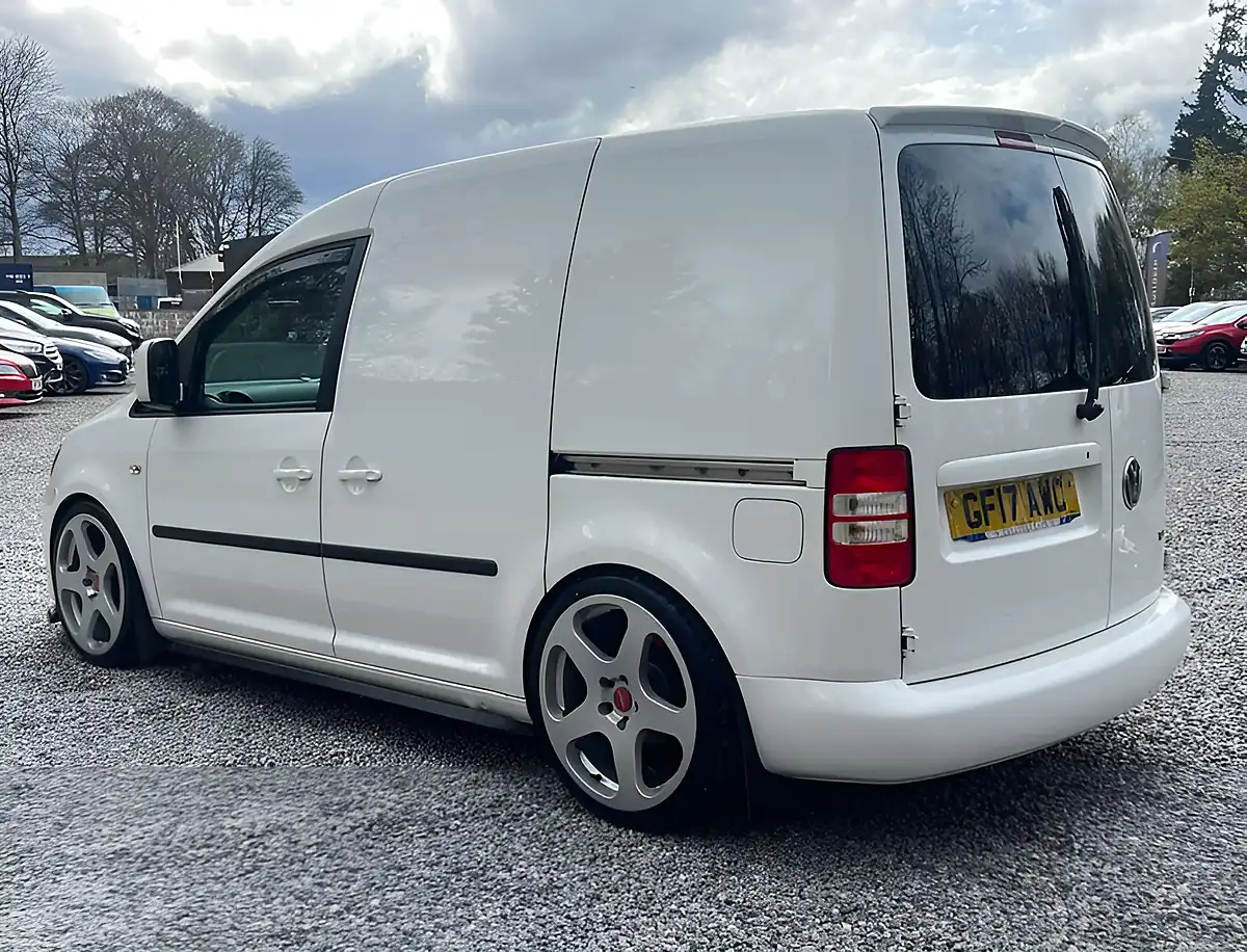 Used 2017 Volkswagen Caddy C20 Startline Candy White - Interior and Exterior details 5