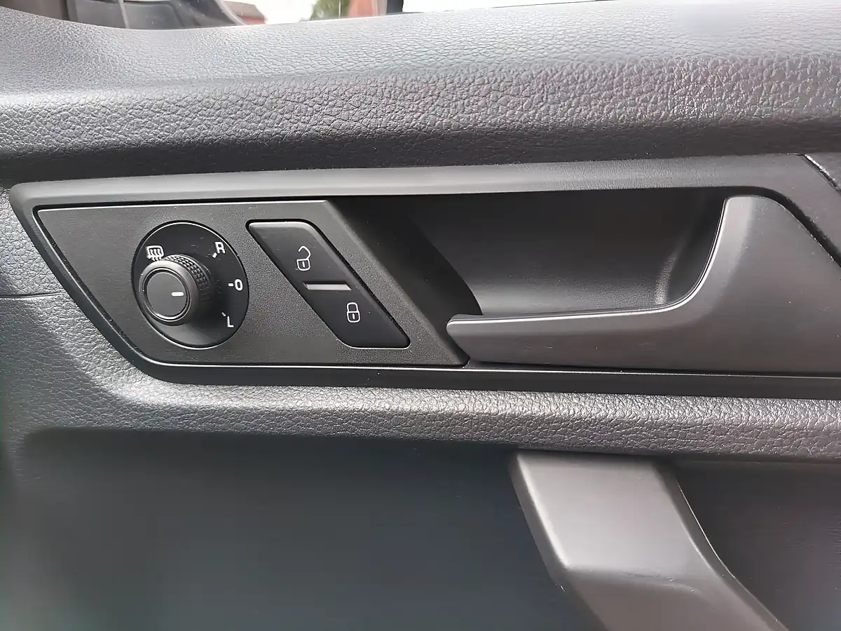 Used 2017 Volkswagen Caddy Highline Silver - Interior and Exterior details 12