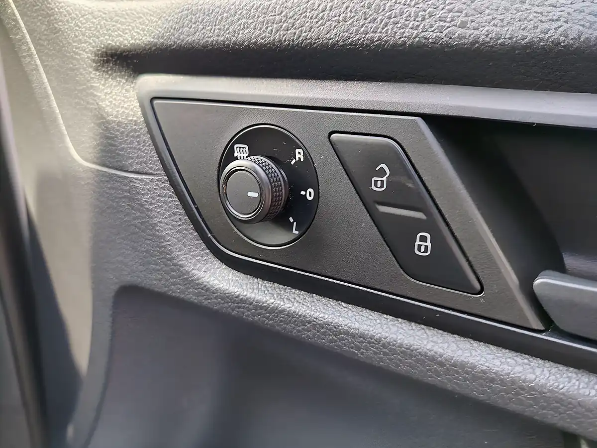 Used 2017 Volkswagen Caddy Highline Silver - Interior and Exterior details 17