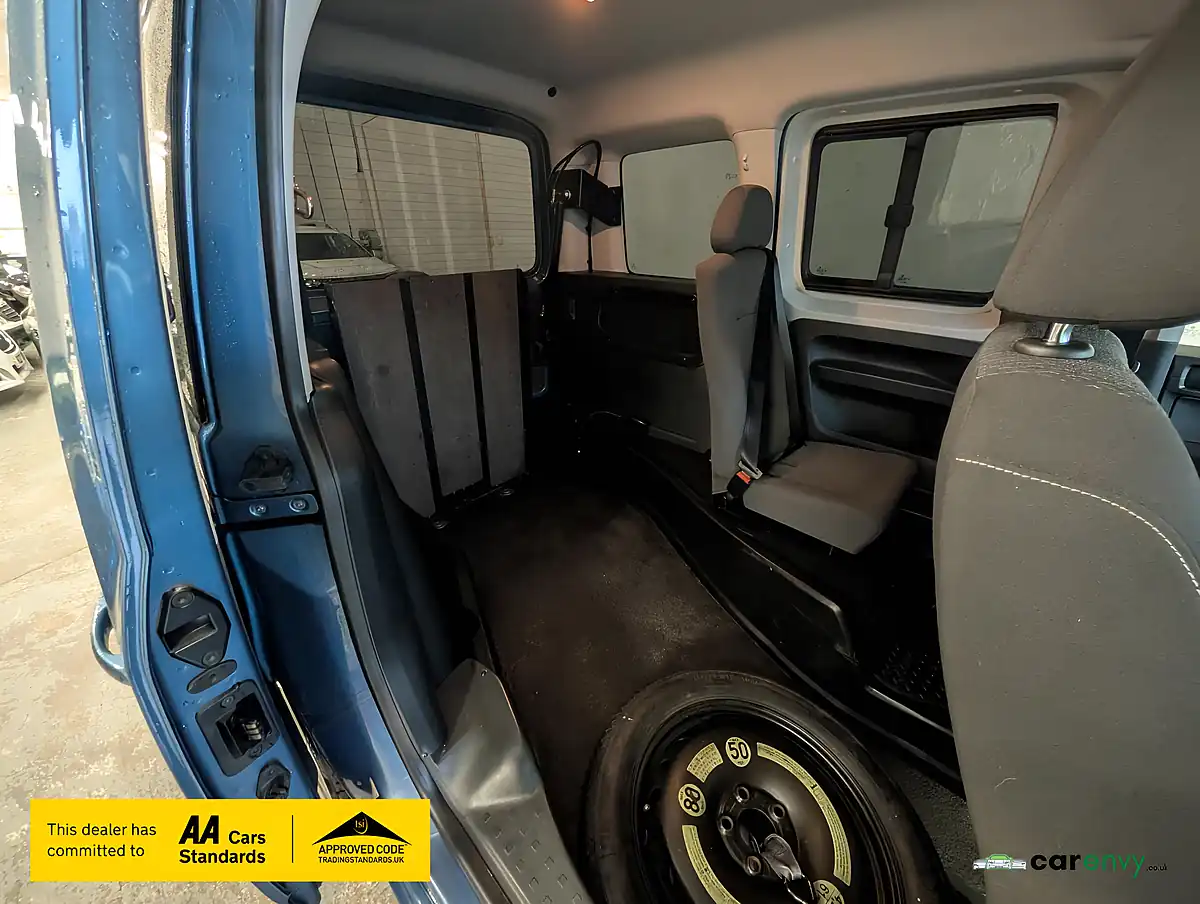 Used 2017 Volkswagen Caddy Life Blue - Interior and Exterior details 12