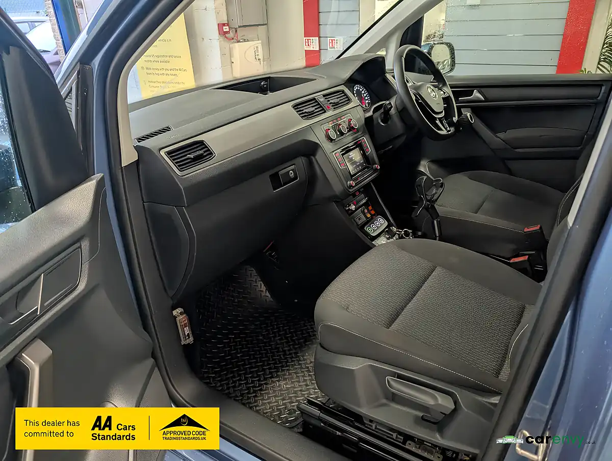 Used 2017 Volkswagen Caddy Life Blue - Interior and Exterior details 16